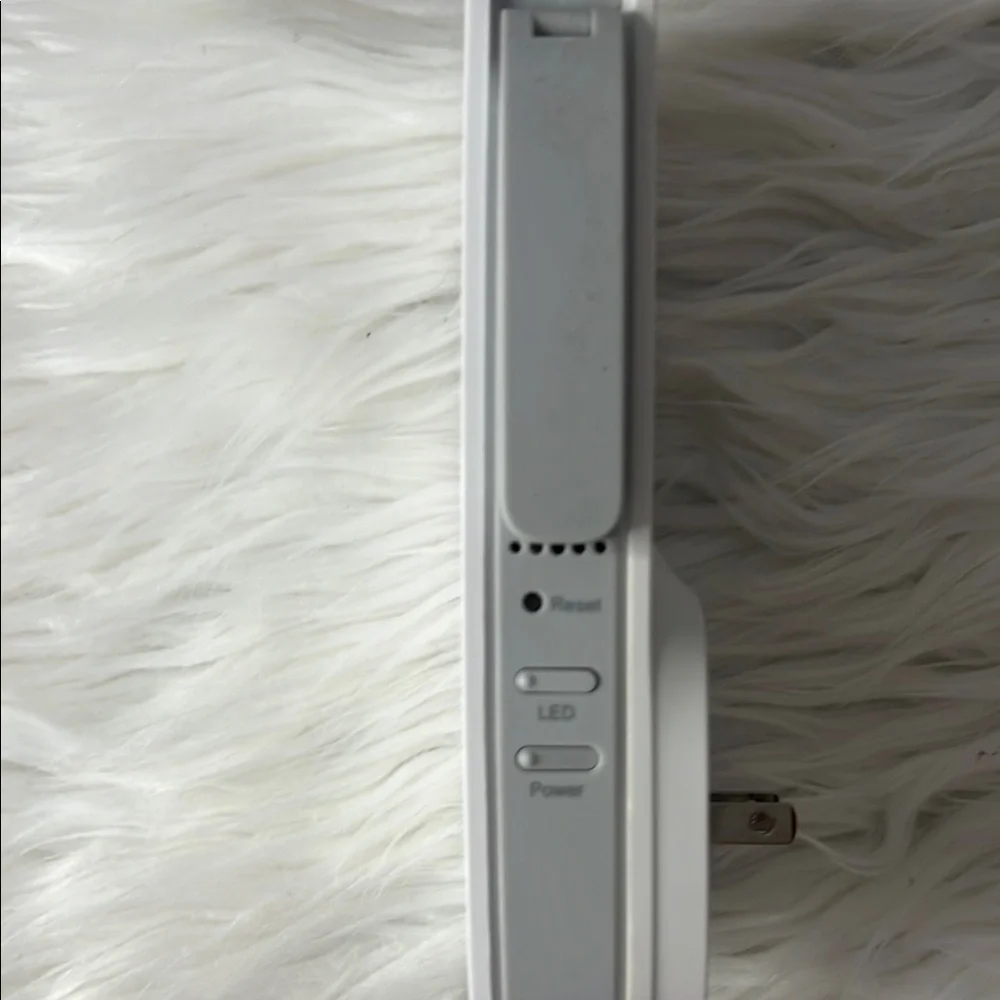 TP-Link White Wi-Fi Range Extender - Picture 5 of 7